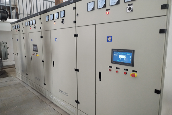 安徽某科技公司使用方快锅炉两台CWDR1.15-95/70-||电锅炉（1200kw）