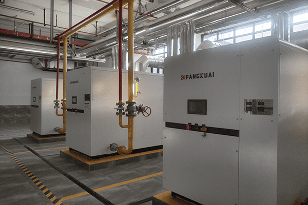 大连某商场使用方快锅炉3台2800kw燃气真空热水锅炉