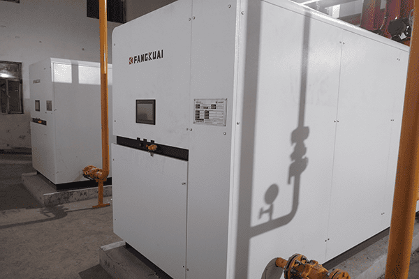 灯塔市某矿业公司使用方快锅炉2台2800kw燃气真空热水锅炉