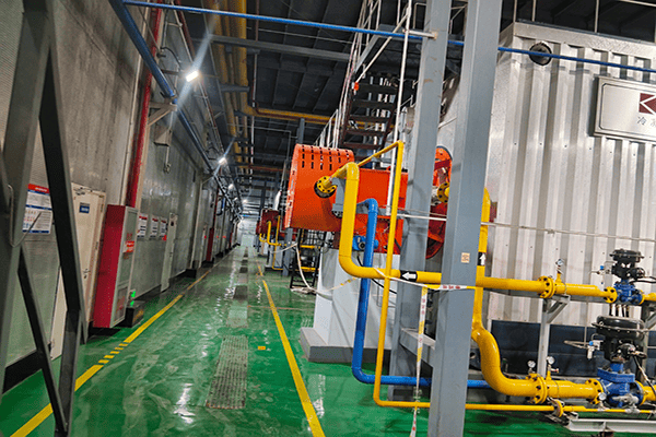 天津某热源工厂使用方快锅炉3台80吨2台40吨燃油气水管热水锅炉