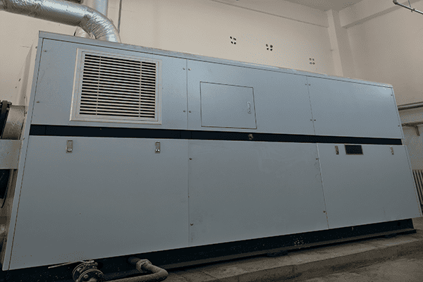 唐山狂欢动物城水世界一台1400kw燃气真空热水锅炉